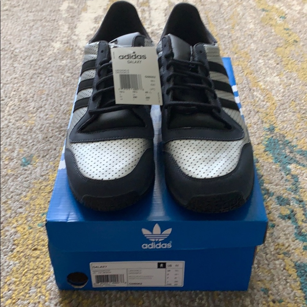NEW Adidas Galaxy Men’s size 11